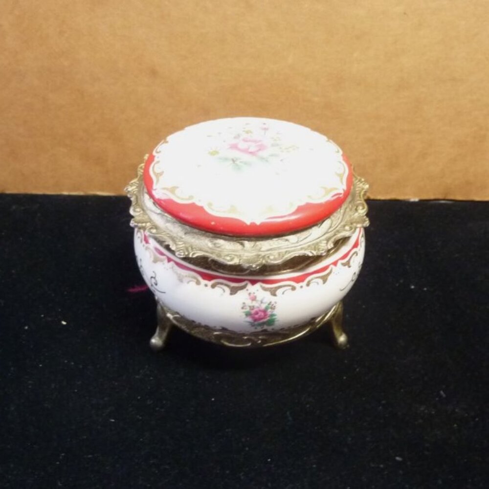 Vintage Sankyo Trinket Music Box Floral Rose Design Footed Gold Tone (1950)